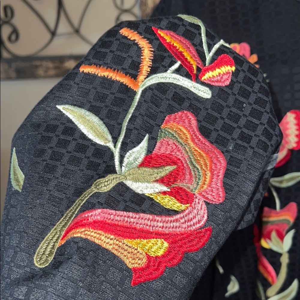 Maggie Barnes Black Cardigan/ jacket with Floral Embroidery 3X - Picture 5 of 10